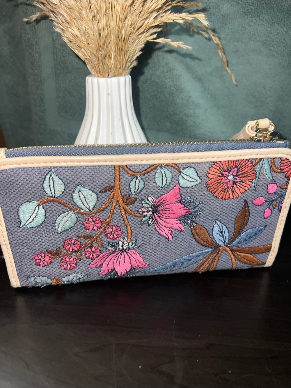 Spartina 449 Gray Floral Embroidered Zip-Around Wallet with Cream Trim - Picture 3 of 7